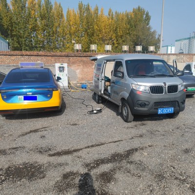淄博張店道路救援：新能源電動(dòng)汽車(chē)缺電現(xiàn)場(chǎng)移動(dòng)充電